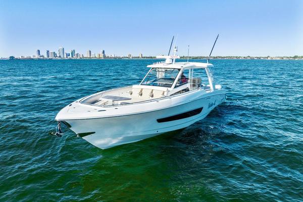 2019 Boston Whaler 420 Outrage - Susie Q - Port Profile