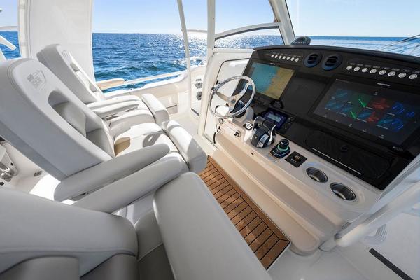 2019 Boston Whaler 420 Outrage - Susie Q - Helm