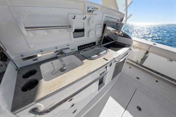 2019 Boston Whaler 420 Outrage - Susie Q - Grill/Sink