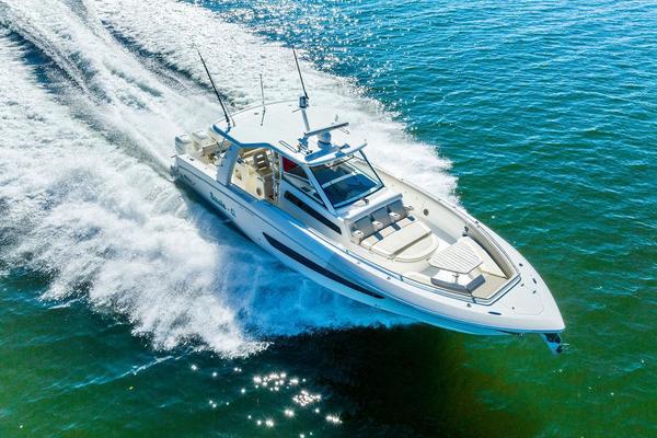 2019 Boston Whaler 420 Outrage - Susie Q - Running Profile