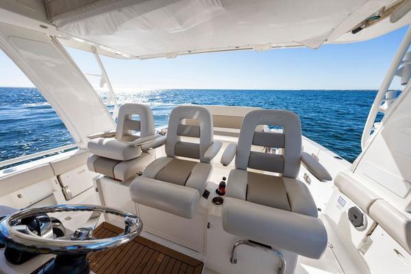 2019 Boston Whaler 420 Outrage - Susie Q - Helm