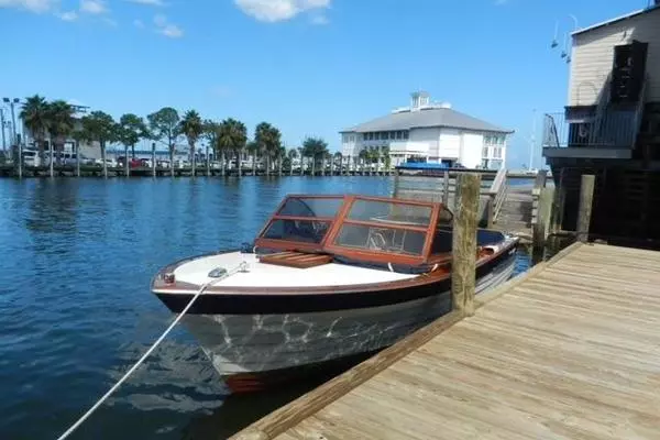 Photo of the 1963 Chris-Craft Sportsman "Frog Hair"
