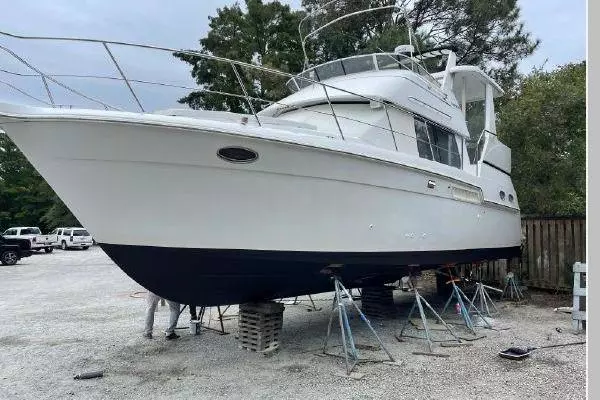 Just Temporary 35ft Carver Yacht For Sale