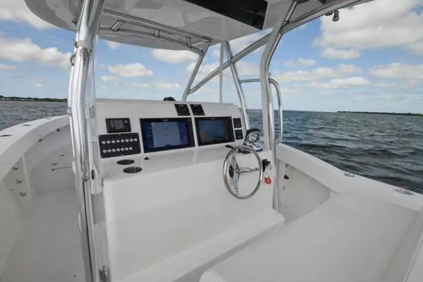 2019 Ocean Master 33