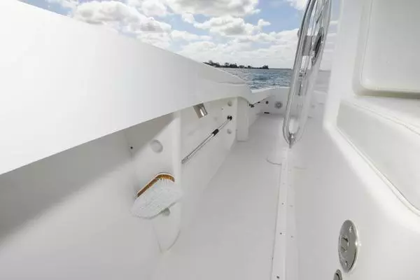 2019 Ocean Master 33