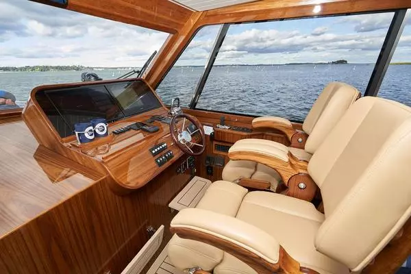 DAYCHASER 48 48ft Barton  amp  Gray Yacht For Sale