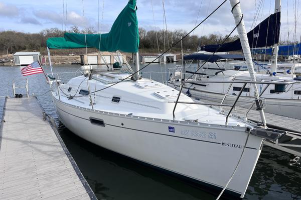 28ft Beneteau Yacht For Sale