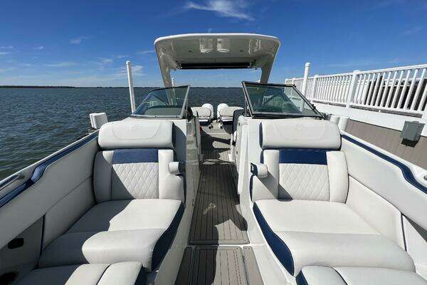2022 Crownline 29