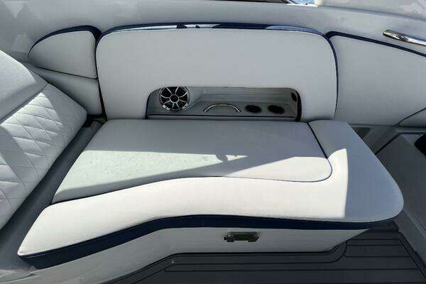 2022 Crownline 29