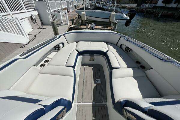 2022 Crownline 29
