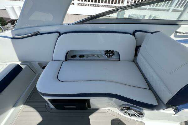 2022 Crownline 29