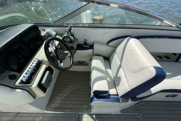 2022 Crownline 29