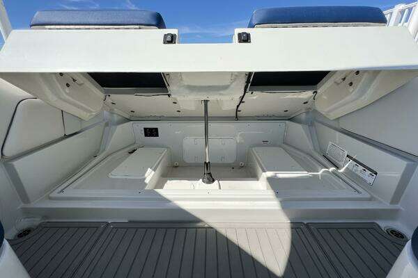 2022 Crownline 29