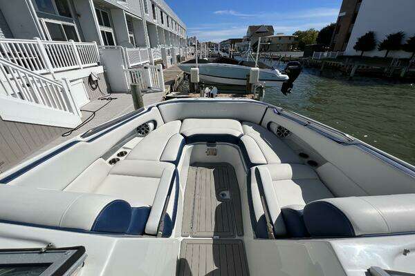 2022 Crownline 29