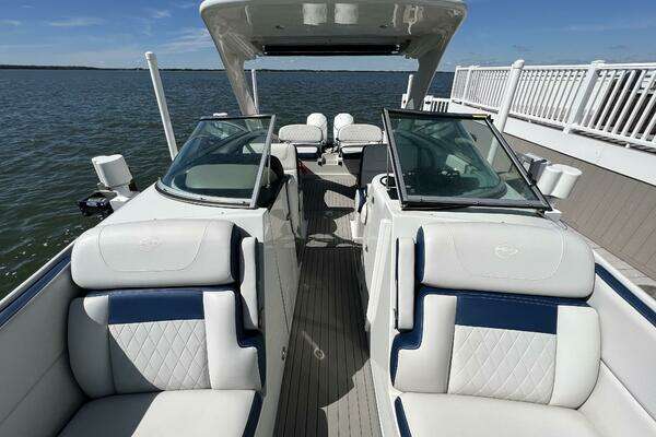 2022 Crownline 29