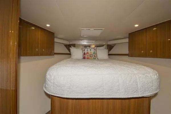 2008 Viking 52