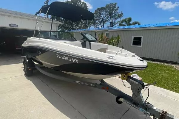 Photo of the 2015 Sea Ray 190 Sport