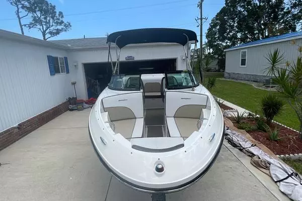 Photo of the 2015 Sea Ray 190 Sport