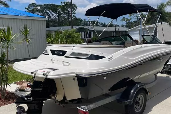 Photo of the 2015 Sea Ray 190 Sport