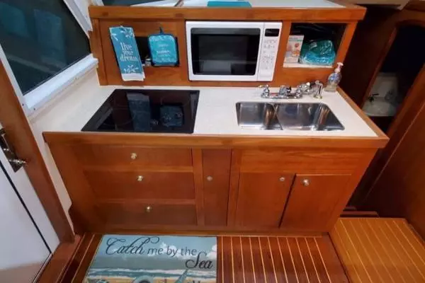 Good Chemistry 43ft Mainship Yacht For Sale