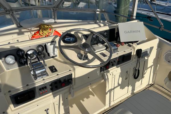 Heart and Soul 32ft Hatteras Yacht For Sale