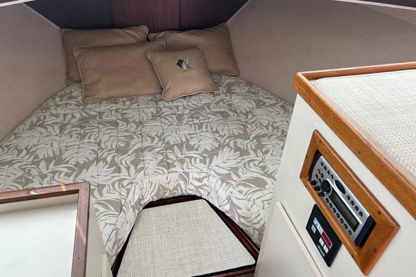 Heart and Soul 32ft Hatteras Yacht For Sale