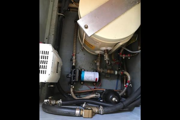 Heart and Soul 32ft Hatteras Yacht For Sale