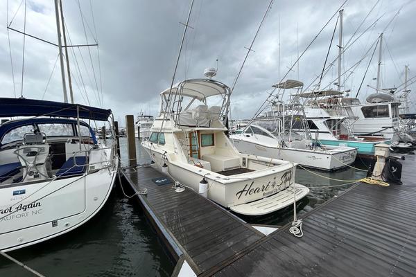 Heart and Soul 32ft Hatteras Yacht For Sale
