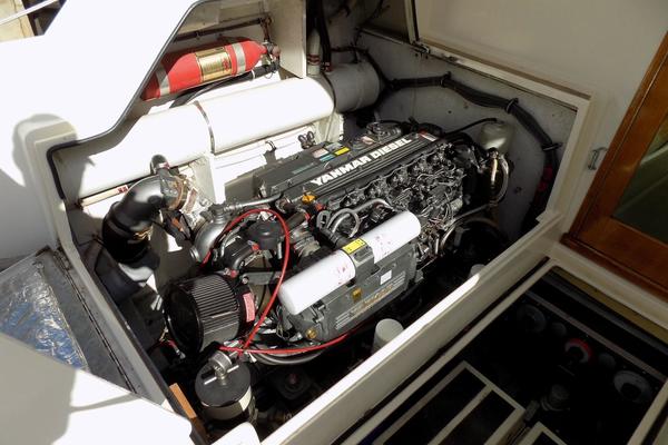 Heart and Soul 32ft Hatteras Yacht For Sale