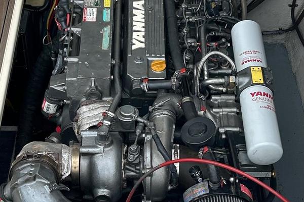 Heart and Soul 32ft Hatteras Yacht For Sale