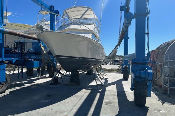 Heart and Soul 32ft Hatteras Yacht For Sale