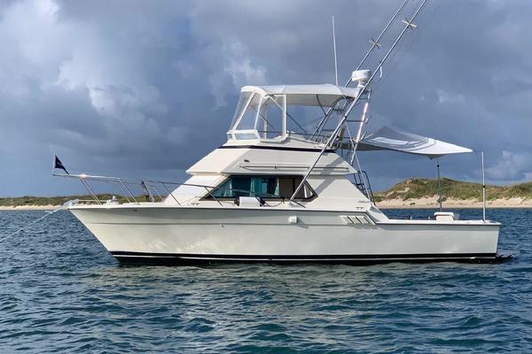 Heart and Soul 32ft Hatteras Yacht For Sale