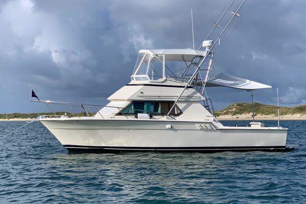 Heart and Soul 32ft Hatteras Yacht For Sale
