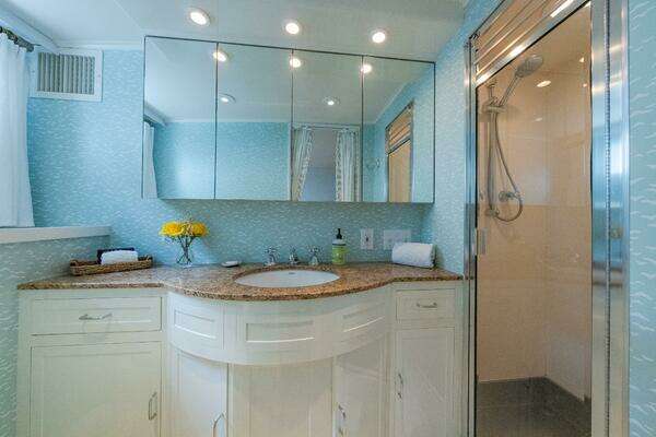 Ensuite Starboard Stateroom