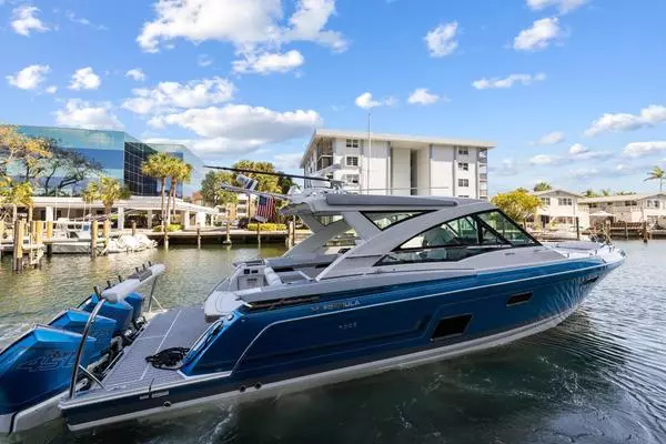 Photo of the 2023 Formula 430 Super Sport Crossover