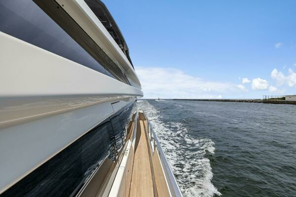 2021 Ferretti Yachts 85