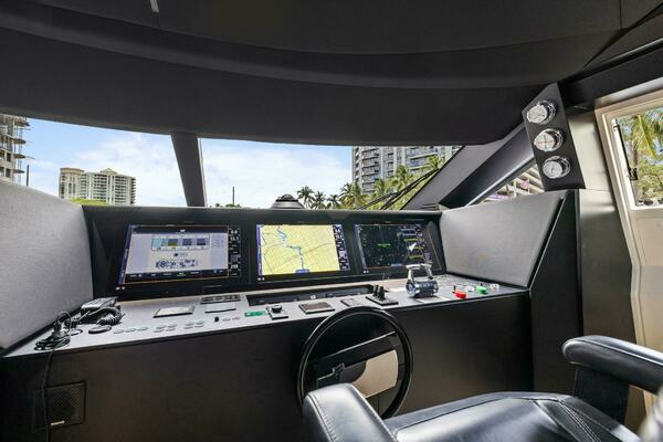 2021 Ferretti Yachts 85