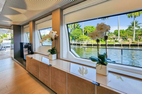 2021 Ferretti Yachts 85