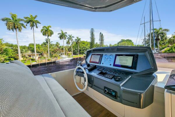 2021 Ferretti Yachts 85