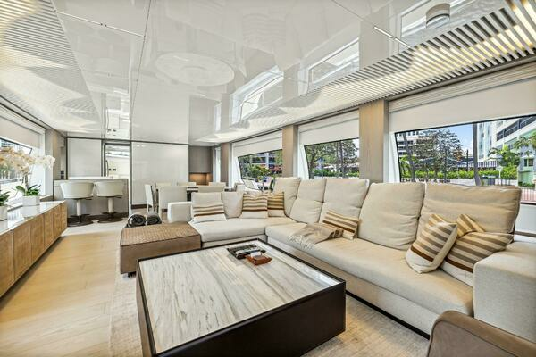 2021 Ferretti Yachts 85