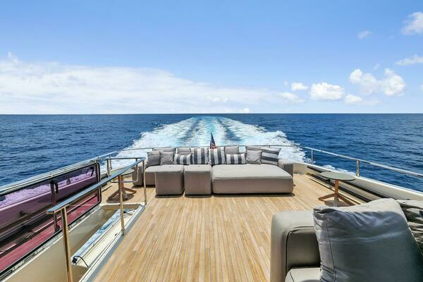 2021 Ferretti Yachts 85