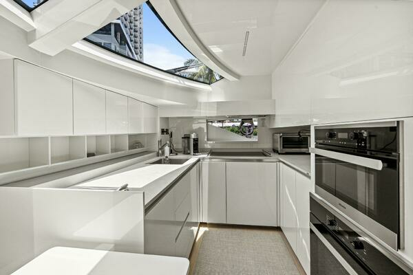 2021 Ferretti Yachts 85