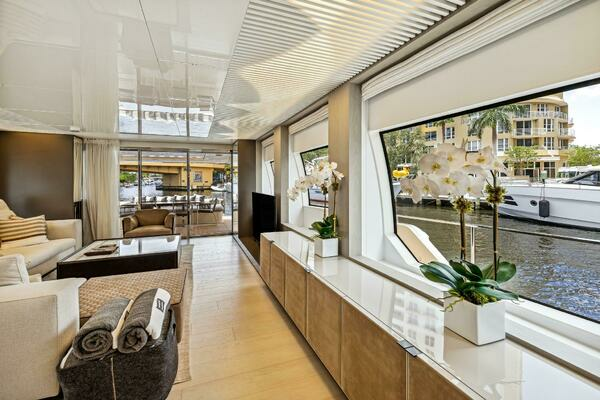 2021 Ferretti Yachts 85