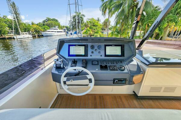 2021 Ferretti Yachts 85