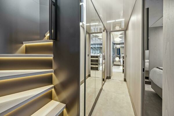 2021 Ferretti Yachts 85