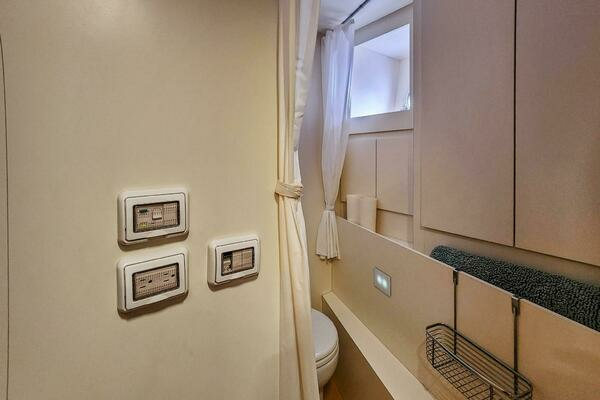 2021 Ferretti Yachts 85