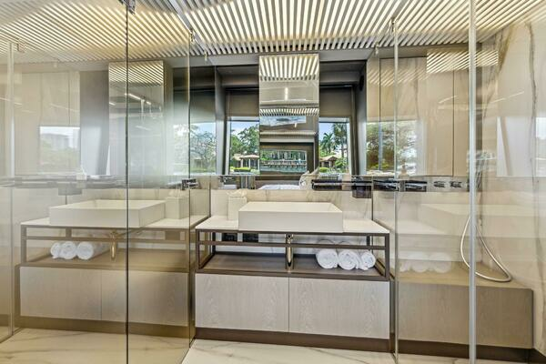 2021 Ferretti Yachts 85