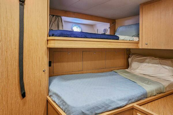 2021 Ferretti Yachts 85