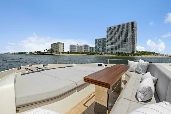 2021 Ferretti Yachts 85