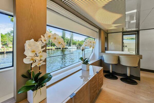 2021 Ferretti Yachts 85